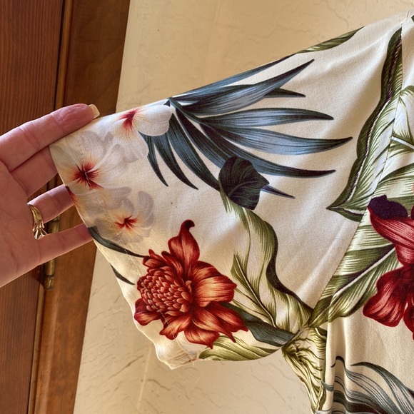 🎉 BISHOP ST HAWAIIAN FLORAL TOP‼️ - Picture 6 of 12